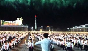 70 ans de la Corée du Nord: gigantesque parade aux flambeaux