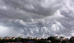 Des nuages très étranges se forment en pleine tempête