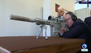 Vladimir Poutine se glisse dans la peau d'un tireur d'élite pour tester un nouveau fusil