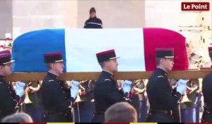 Hommage national : le cercueil de Charles Aznavour fait son entrée aux Invalides au son du duduk