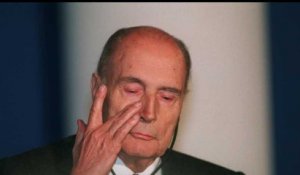 Un livre dédicacé de François Mitterrand retrouvé dans les poubelles du PS