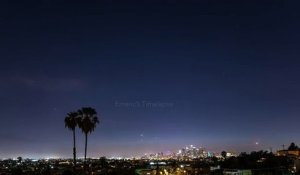 La fusée Falcon 9 dans le ciel de Los Angeles en Timelapse