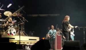 Un enfant de 10 ans reprend Metallica au concert des Foo Fighters