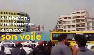 Iran : une femme enlève son voile en plein Téhéran