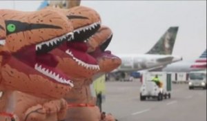 Quand un T-Rex se charge du trafic aérien le soir d'halloween