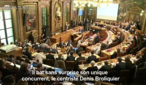Lyon: Collomb récupère son fauteuil de maire