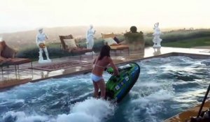 Cette fille fait des backflips en jet ski dans sa piscine
