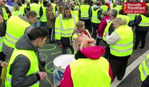 VIDEO. 3000 Gilets jaunes à Châtellerault