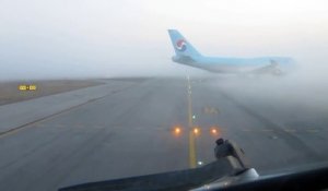 Vivez l'atterrissage d'un avion de ligne en mode automatique à l'aveugle en plein brouillard