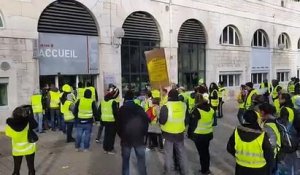 La marseillaise chantée par les Gilets jaunes à Besançon