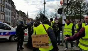 Gilets jaunes: face-à-face tendu et lacrymogènes à Strasbourg