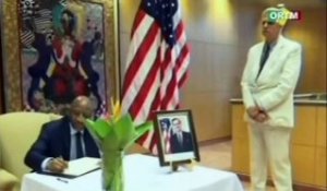ORTM - Le Premier Ministre rend visite à L’Ambassade des États Unis d’Amérique afin de présenter ses condoléances