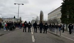 Tomblaine : 200 lycéens devant le lycée Varoquaux
