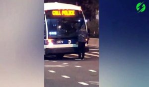 Il en veut beaucoup à ce bus et va bien se venger