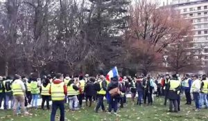 Grenoble : les manifestants entonnent la Marseillaise