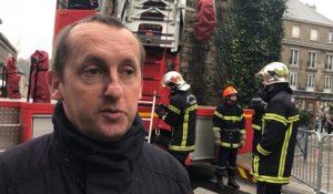 La grande échelle des pompiers déployée pour le Téléthon