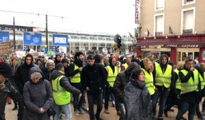 Gilets jaunes et défenseurs de l’environnement ensemble dans les rues du Mans
