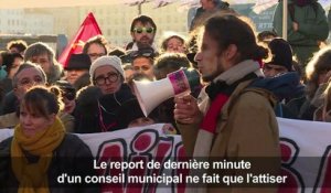 Immeubles effondrés à Marseille: "Gaudin démission !"