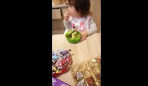 Une petite fille qui n'aiment pas les sucreries mais préfère les légumes