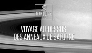 2 minutes de voyage au-dessus des anneaux de Saturne