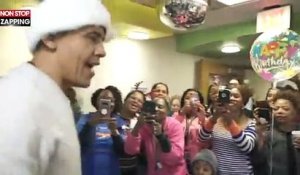 Barack Obama joue fait le Père Noël dans un hôpital pour enfants (vidéo)