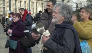 Concert de casseroles à République contre Fillon et la corruption