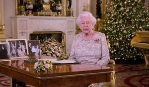 La reine Elizabeth II se décrit comme "une grand-mère bien occupée" dans son message de Noël diffusé par les principales chaînes de télévision britanniques - VIDEO