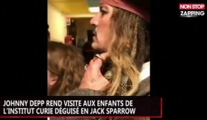 Johnny Depp rend visite aux enfants de l'Institut Curie déguisé en Jack Sparrow (vidéo)