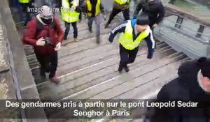 "Gilets jaunes": des gendarmes pris à partie à Paris