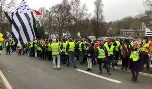 Manifestation de Gilets jaunes à Auray