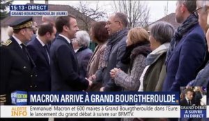 Emmanuel Macron arrive à Grand Bourtheroulde, dans l'Eure, pour le lancement du débat national