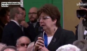 Une maire à Macron : « Je ne me suis pas levée car vous m'avez déçu »