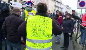 Souillac: des manifestants réclament que Macron les "écoute"