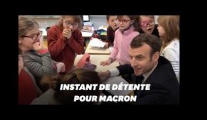 Avant Souillac et le grand débat, Emmanuel Macron s'offre ce joli moment avec des enfants