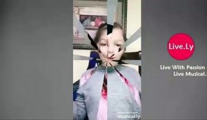 À 13 ans, elle a arrêté l'école pour faire de TikTok son métier