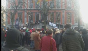Liège: les étudiants manifestent pour le climat devant l'hôtel de Ville