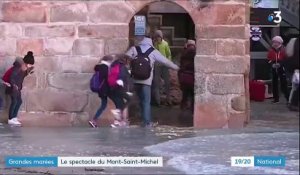 Manche : le spectacle des grandes marées au Mont-Saint-Michel
