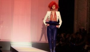 Mode - Les grands noms de la couture défilent à Paris