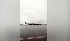 Une tornade s'invite sur un aéroport en turquie !