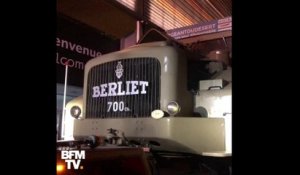 Le Berliet T100, l'un des plus grands camions au monde, est arrivé à Paris