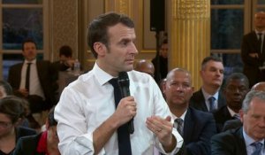 Grand débat: Emmanuel Macron croit "dans la responsabilité confortée des préfets"