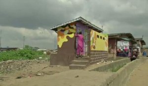 Un artiste de Lagos apporte de la couleur aux quartiers pauvres de la ville