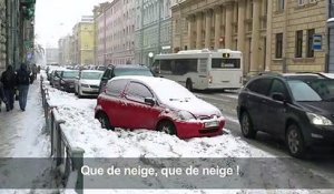 Chaos à Saint-Pétersbourg après des chutes de neige record