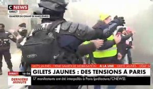 Gilets Jaunes - Arrestations, blessés, véhicule militaire Vigipirate: Regardez les images des violences sur le Champs de Mars
