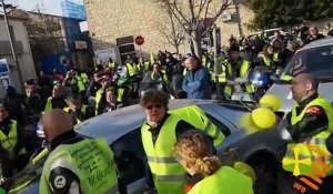 GILETS JAUNES - La députée de l'Hérault Coralie Dubost se fait malmener verbalement par les motards en colère