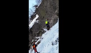 DNA - Exercice de sauvetage sur la cascade de glace du lac blanc par les gendarmes de montagne d'Hohrod