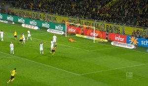 VIRAL: Football: Bundesliga: 23e j. - Sancho inscrit une superbe volée pour Dortmund !