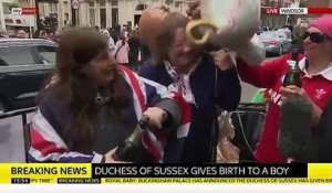 Royal Baby: Les Britanniques laissent éclater leur joie après la naissance du premier enfant du Prince Harry et Meghan Markle - VIDEO