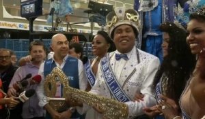Le "roi Momo" a donné le coup d'envoi du carnaval de Rio