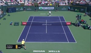 Indian Wells - Solide face au surprenant Hurkacz, Federer file en demies
